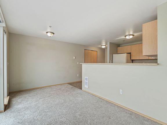 4th image of 5200 Roosevelt Way NE #11400660