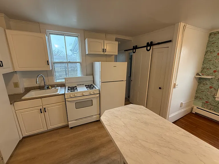 18 Leyden St #2E — Photo 8