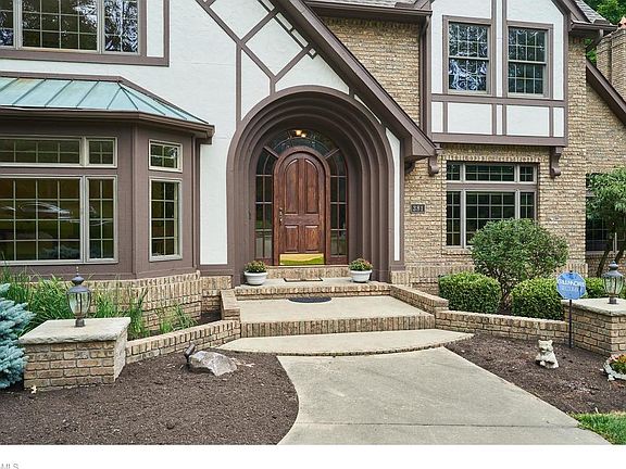 3rd image of 381 Beechnut Hill Dr