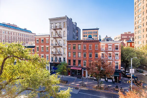 Sold by Byson Real Estate Company | media 6