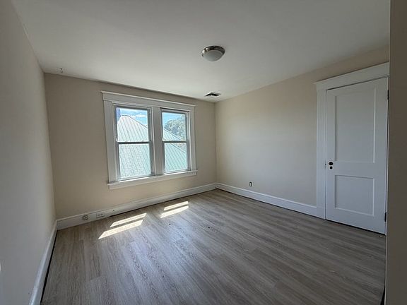 3rd image of 887 Howe Ave