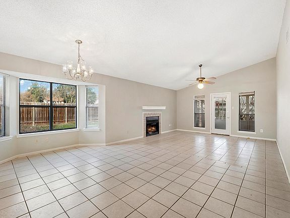 3rd image of 1727 Foxfire Dr