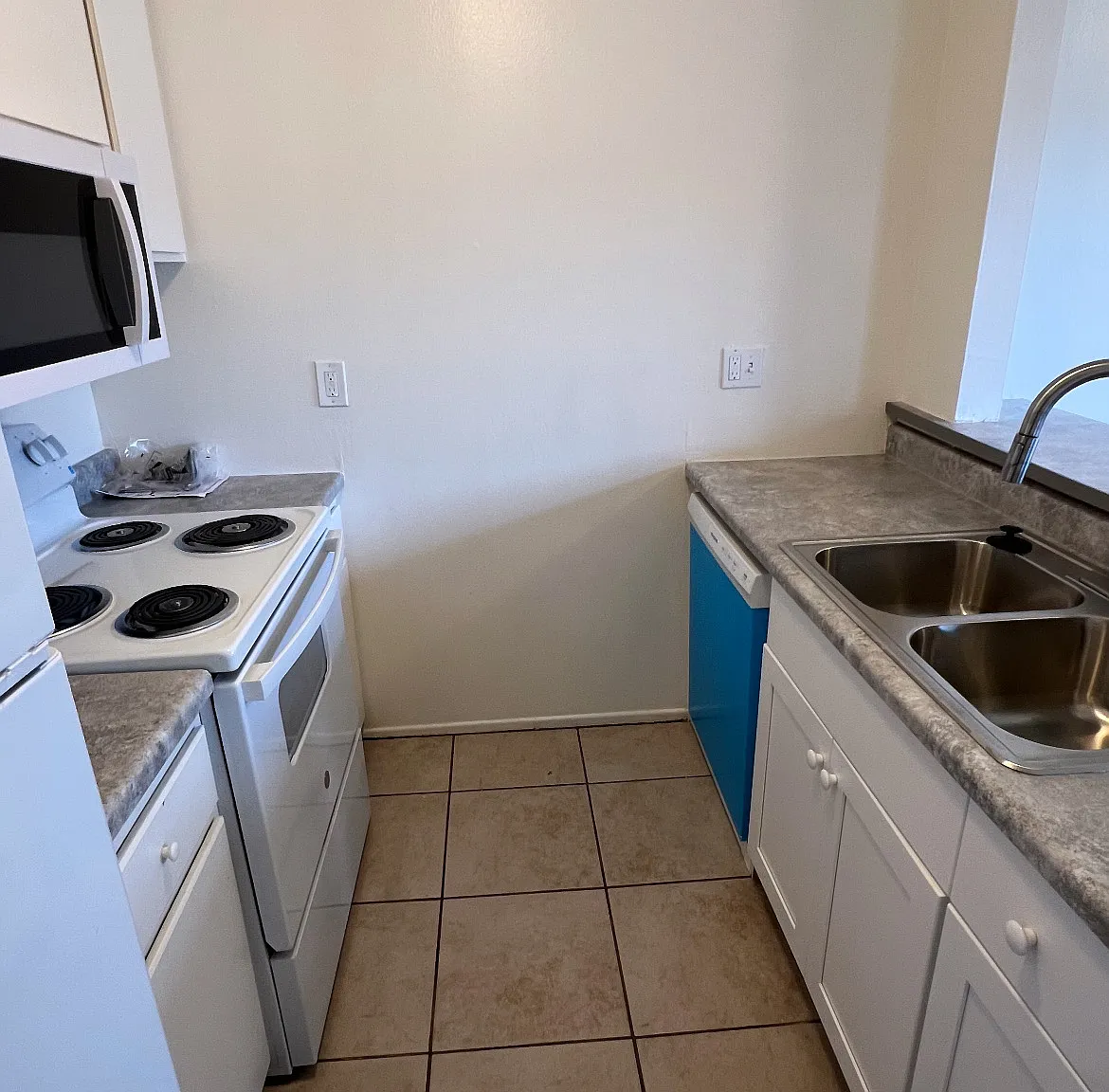 2 bed, 873 sqft, $2,095 — Photo 2