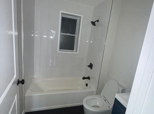 380 N 11th St #1R, Newark, NJ 07107