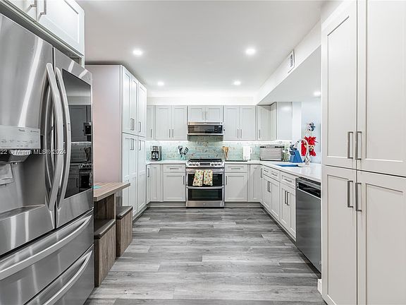 2nd image of 640 Tennis Club Dr APT 310