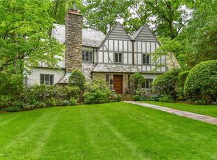 71 Beechtree Dr, Larchmont, NY 10538