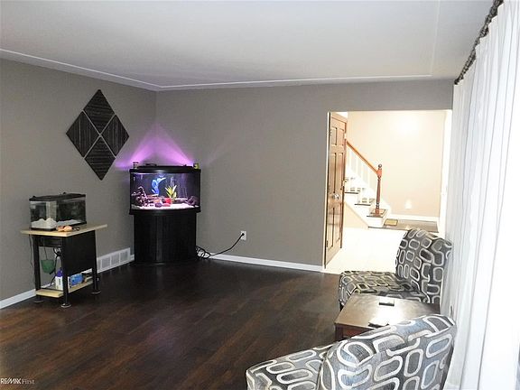 5th image of 23429 Myrtle Dr