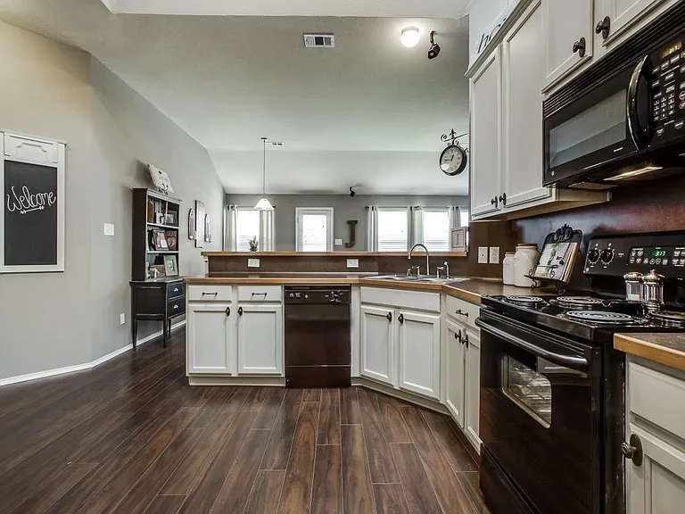 1701 Heron Dr — Photo 7