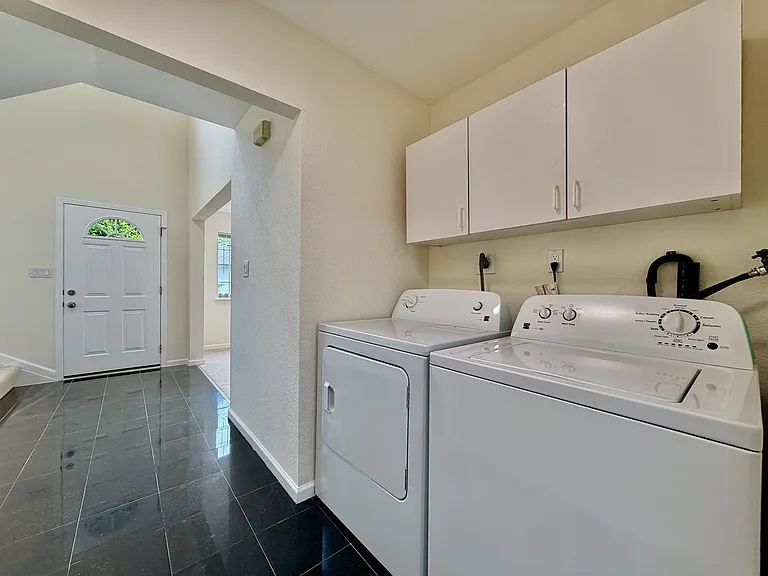 712 Prospect Row — Photo 12