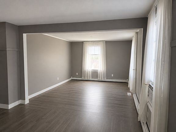 4th image of 28 Eden Ave #A