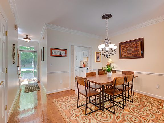 5th image of 114 Windsor Terrace Dr