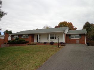 928 Norbourne Ave, Vinton, VA 24179