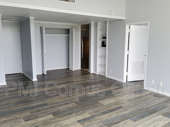 4th image of 4600 Ocean Dr APT 903