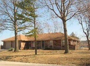 1401 S Vine St, Holden, MO 64040