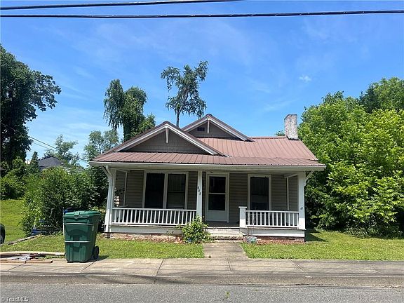 2nd image of 927 Willow St
