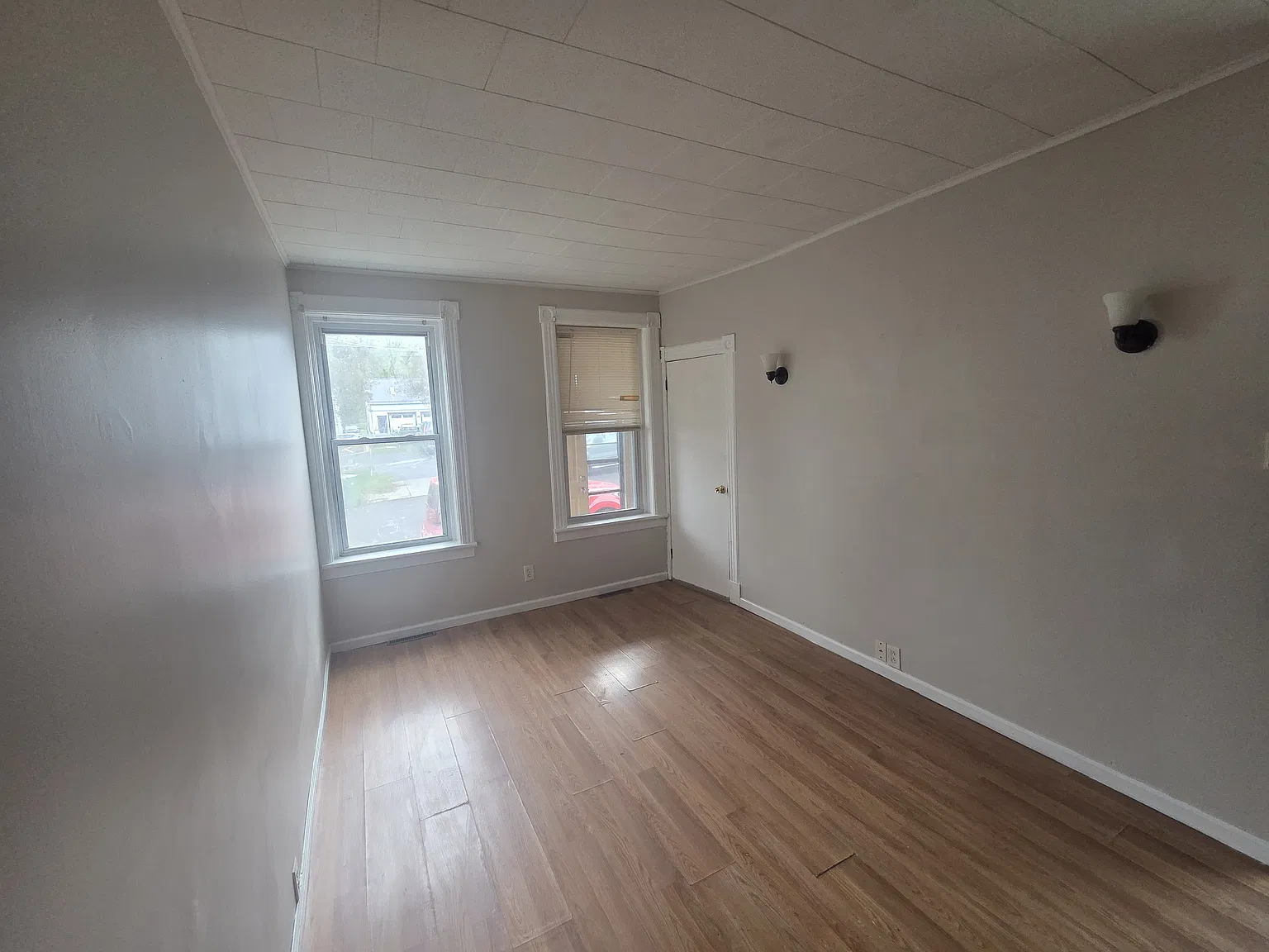 2 bed, 1000 sqft, $1,325 — Photo 3