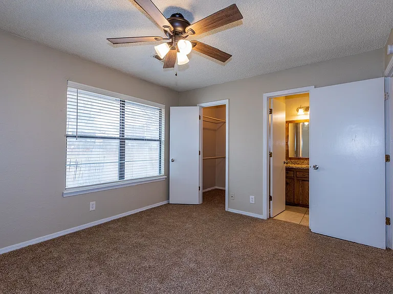 4902 S Gum Ave — Photo 26