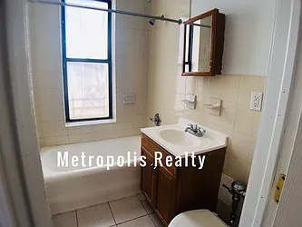 Rented by Metropolis International Realty Inc.