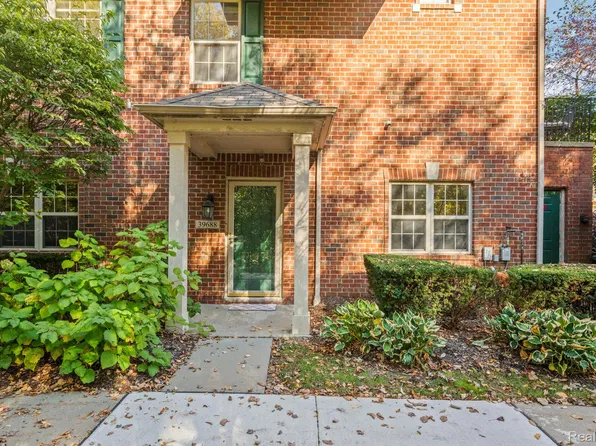 39688 Rockcrest Ln, Northville, MI 48168