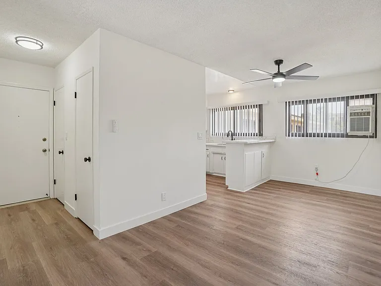 8200 W Manchester Ave — Photo 9