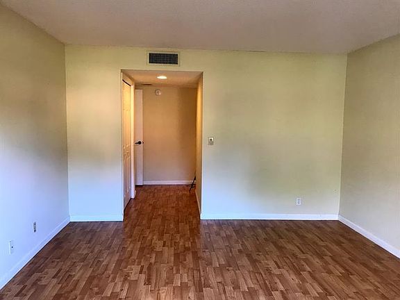 5th image of 301 Lakeview Dr