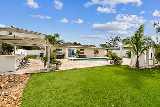 2nd image of 2580 Granada Cir W