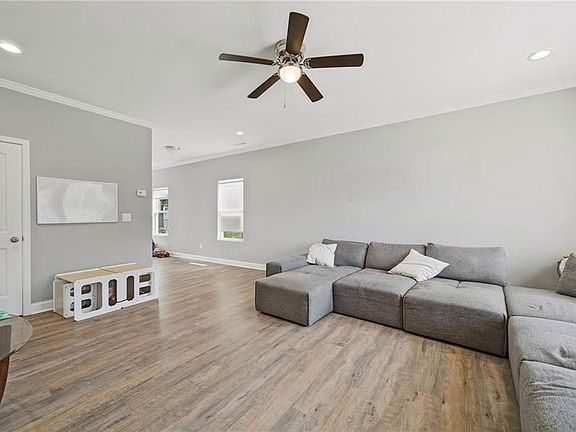 5th image of 524 Harriett St #B