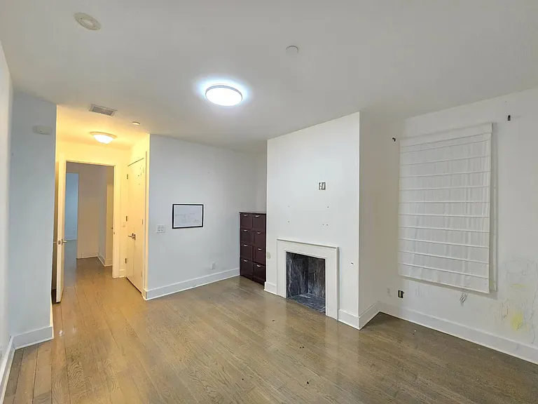 1811 Voorhies Ave #1 — Photo 29