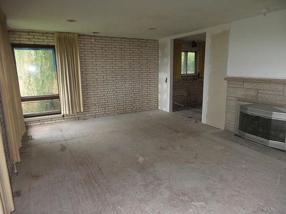 3rd image of 952 Central Park Ave