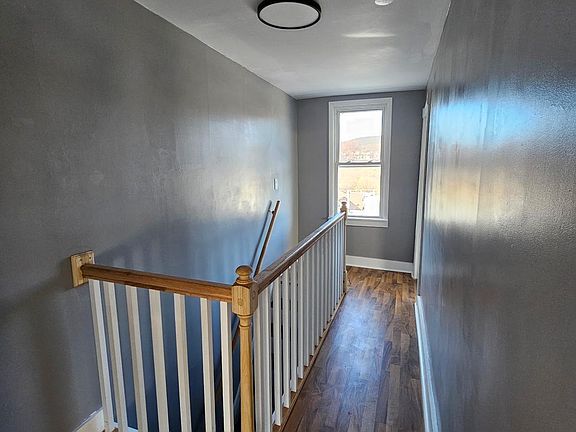 4th image of 623 Arlington St