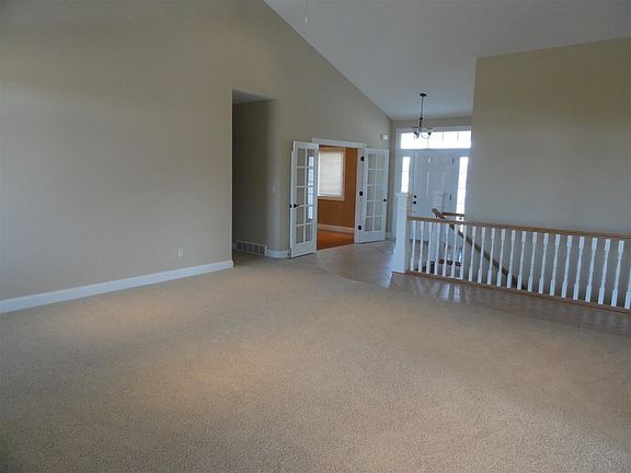 4th image of 3225 Crescent Dr