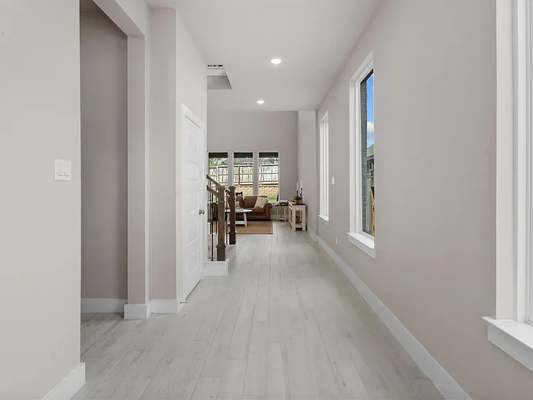 359 Mallorn Ln — Photo 6