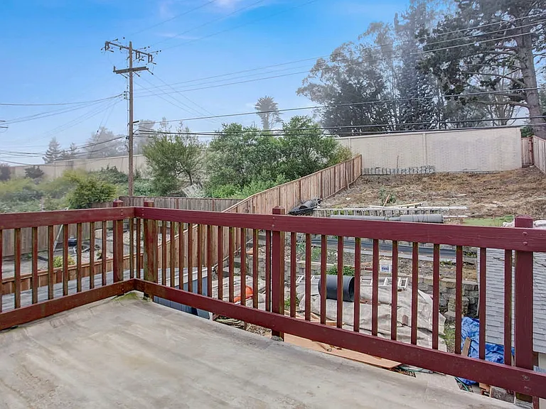184 Canterbury Ave — Photo 17