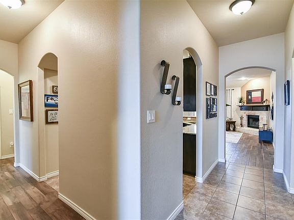 4th image of 749 Peach Ln
