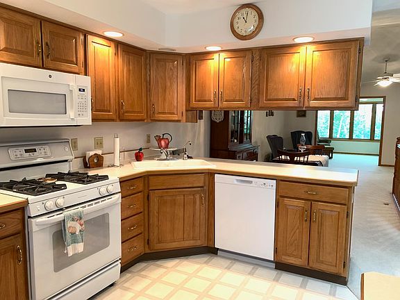 4th image of 6546 Laurel Cherry Dr