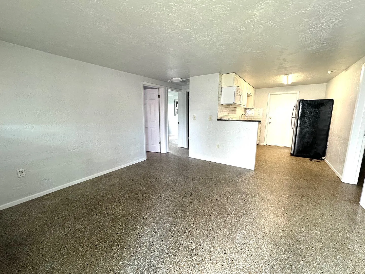 319 & 321 9th St Dr W — Photo 2