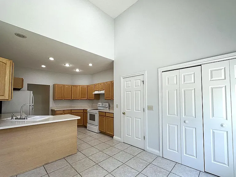 3802 E Regents Cir — Photo 11