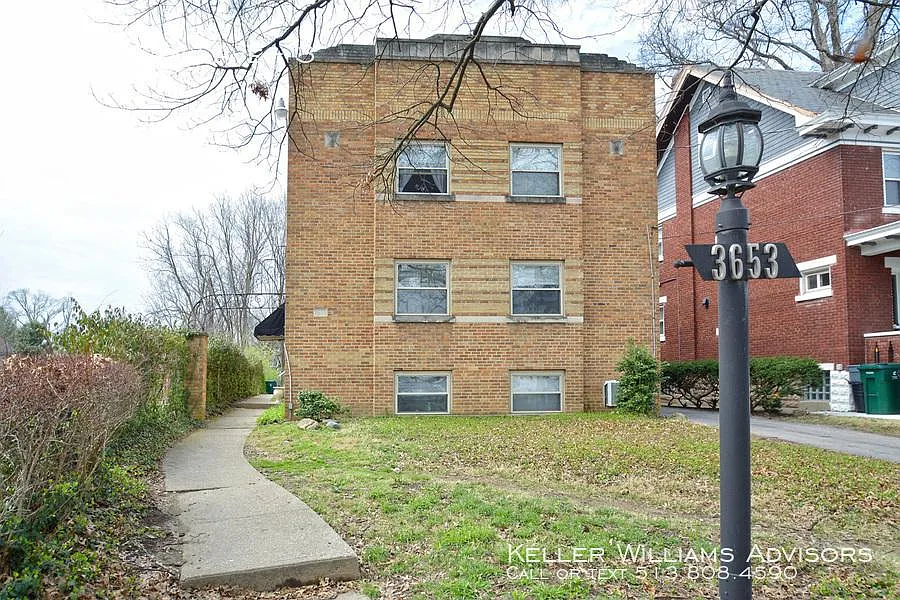 3653 Shaw Ave — Photo 2