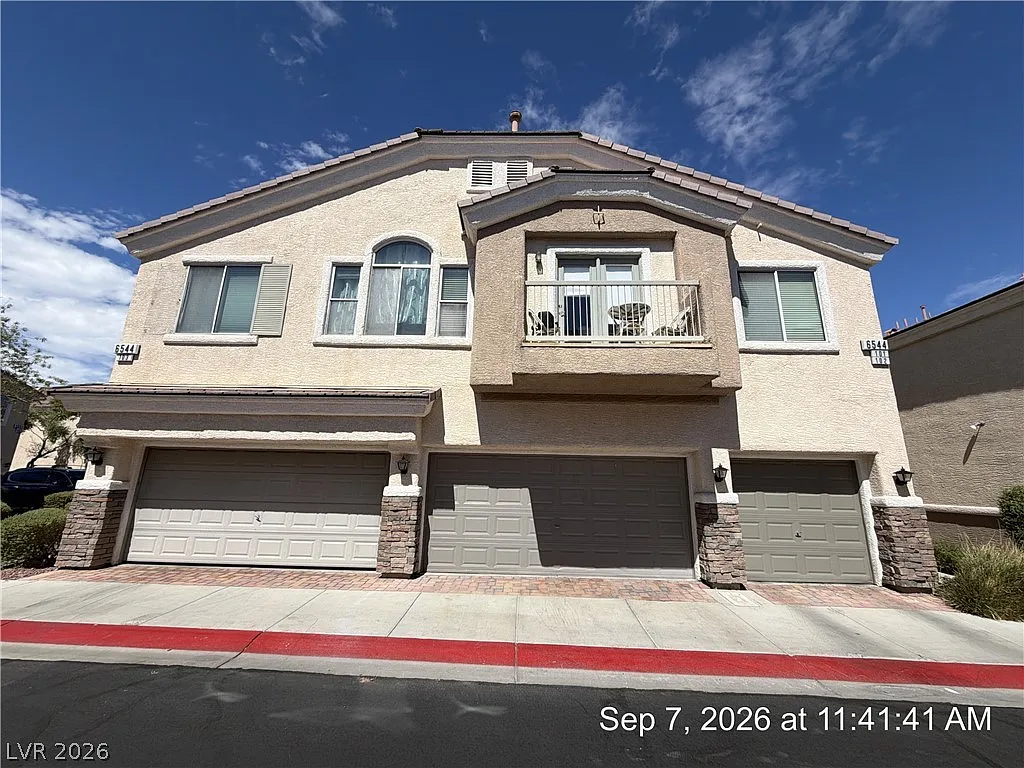3 bed, 2.5 bath, 1423 sqft, $1,732 — Photo 2