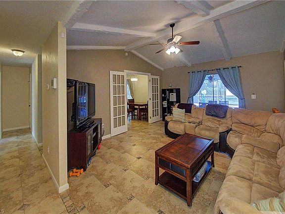 5th image of 3622 SE 3rd Ave