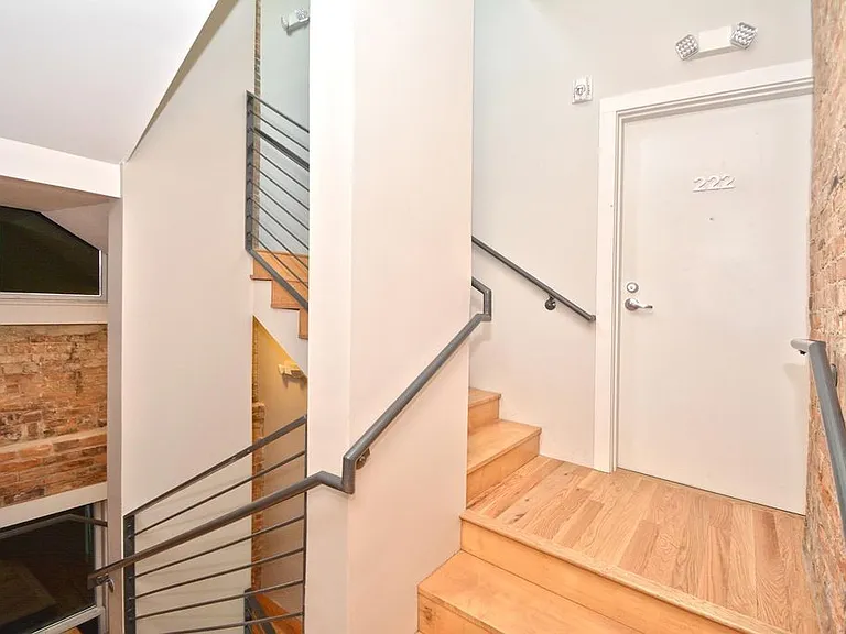 122 W 15th St #222 — Photo 16