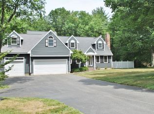 18 Century Ln, Litchfield, NH 03052