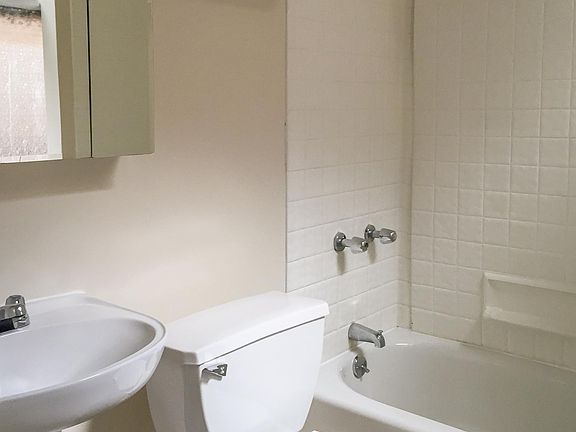 4th image of 3639 N Paulina St #3F
