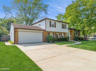 320 N Richards Dr, Palatine, IL 60074