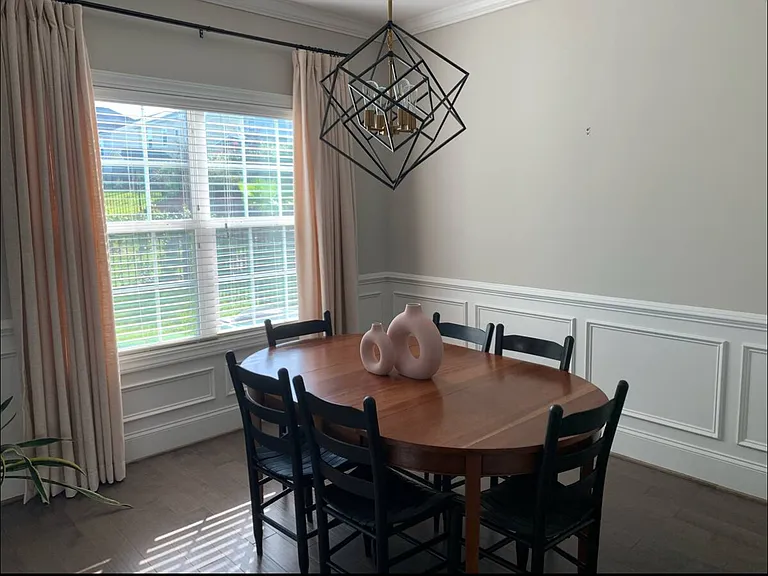 Dining area off kitchen/living area, plenty of natural light