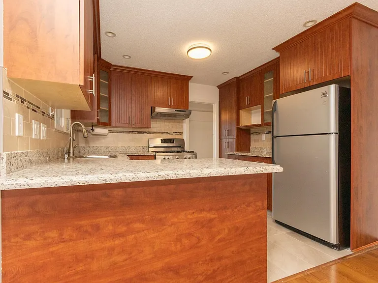 10620 Seaham Cres — Photo 10