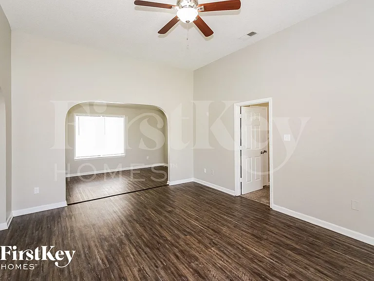 4596 Fontaine Pl — Photo 3