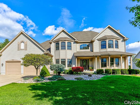3rd image of 8776 Cedar Lake Dr
