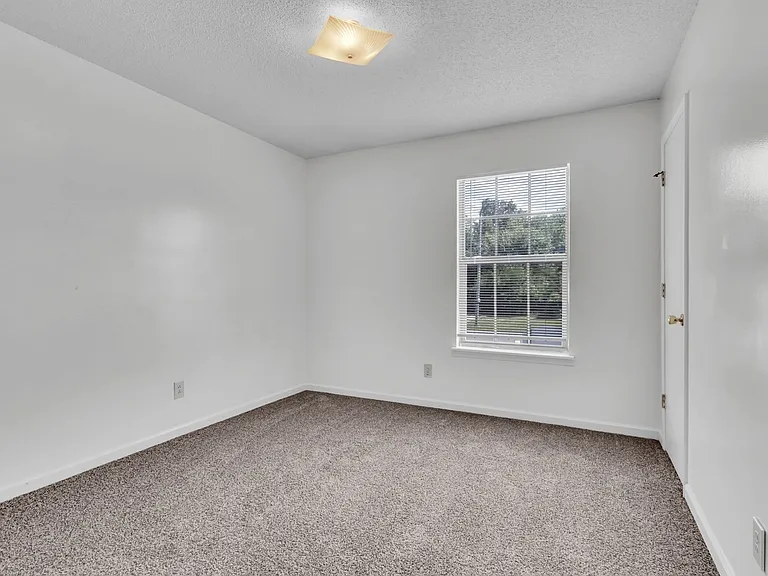 293 Stateline Rd — Photo 12