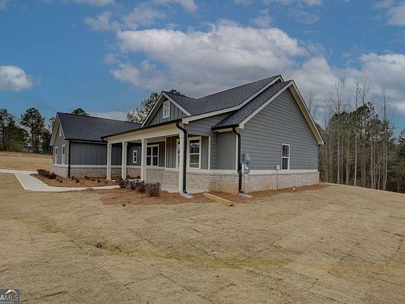 3rd image of 646 Campbell Rd